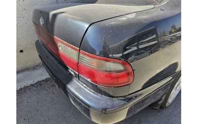 Toyota Corona sağ stop camı