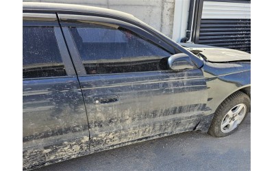 Toyota Corona sağ ön kapı