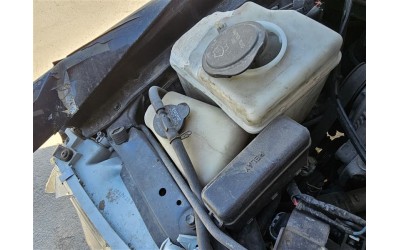 Toyota Corona motor su bidonu