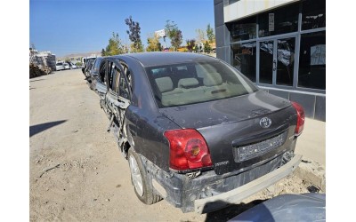 Toyota Avensis  arka tampon demiri