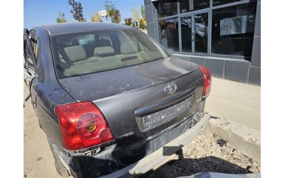 Toyota Avensis  bagaj kapağı