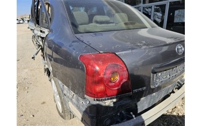 Toyota Avensis  sol arka stop camı