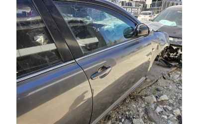 Toyota Avensis sağ ön kapı