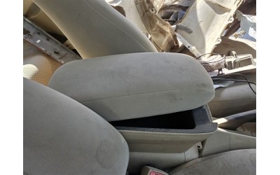 Toyota Avensis orta kolçak