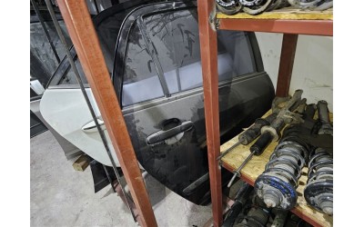 Toyota Corolla 2005 sol arka kapı siyah