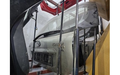 Toyota Corolla Hatchback bagaj kapağı