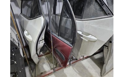 Toyota Corolla 2017 sağ arka kapı beyaz