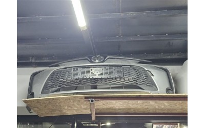 Toyota Corolla 2025 ön tampon orijinal